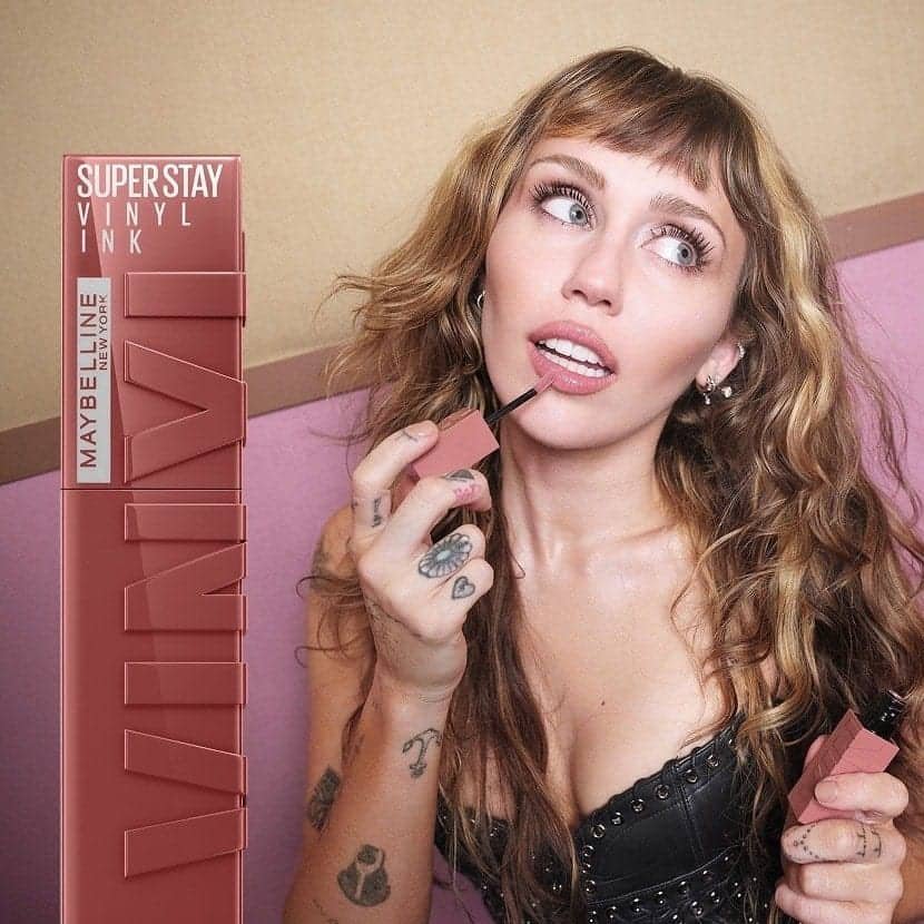 :http://maybelline.co.il/product/lip-makeup/lip-color/super-stay-vinyl-ink-lipstick?variant=Cheeky&vtoactive=1