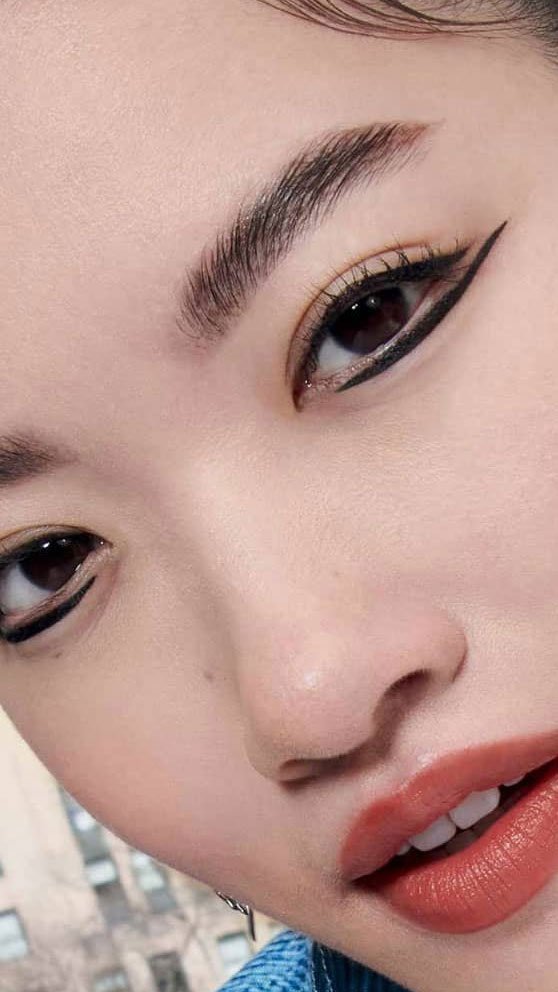 -/media/project/loreal/brand-sites/mny/emea/il/tips-and-trends/eye-makeup-tutorials/tattoo-intensity-for-bold-look/tattoo-bold-look-article-img-m.jpg?rev=8f0e458c2d3348e59f7876e9c4384fdf