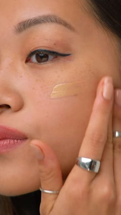 -/media/project/loreal/brand-sites/mny/emea/il/tips-and-trends/face-makeup-tutorials/how-to-find-your-skin-undertone/skin-undertone-article-img-m.jpg?rev=4aeeeea12c6248f4a1af46c9d00cd944